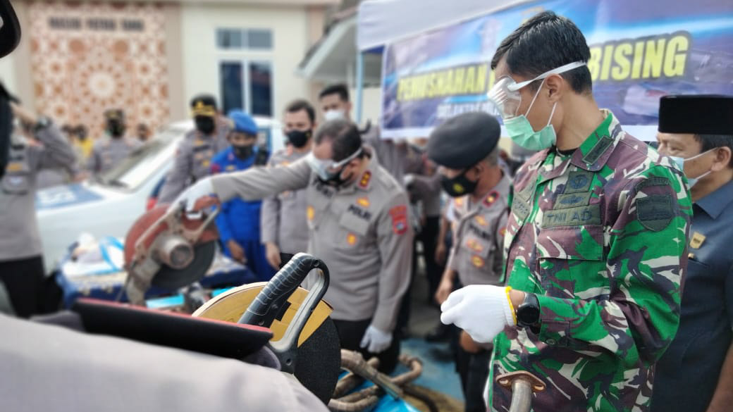 Kapolda Sumbar Musnahkan Ratusan Kenalpot Bising Sitaan Polresta Padang