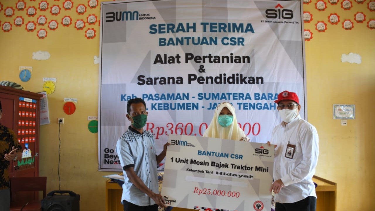 Semen Padang Salurkan CSR SIG ke Petani di Pasaman dan Pasbar