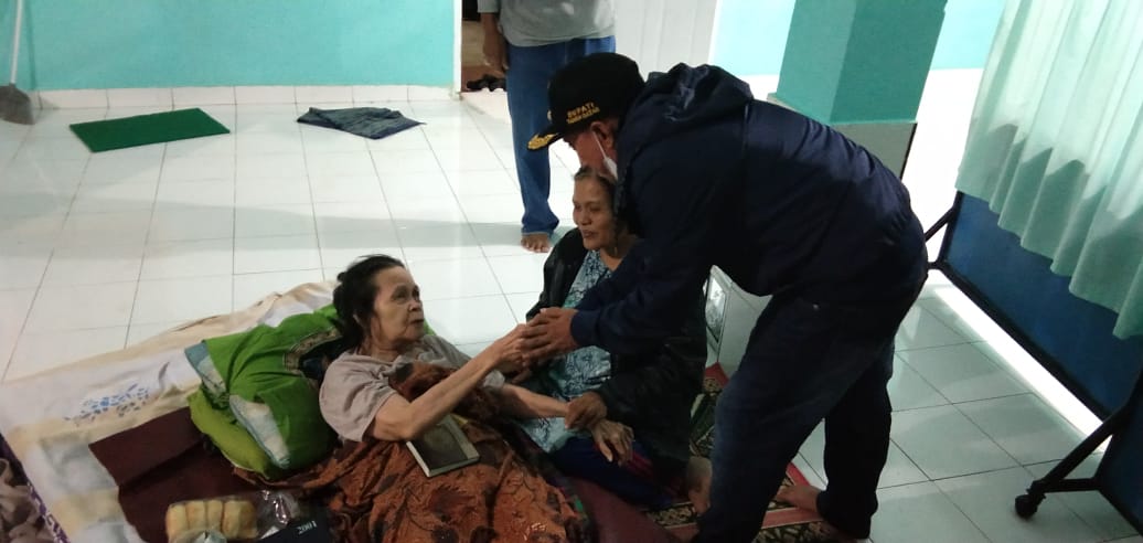 Suami Istri Stroke, Rumah Terbakar, Begini Curhat Pensiunan Kepsek di Tanah Datar ke Bupati
