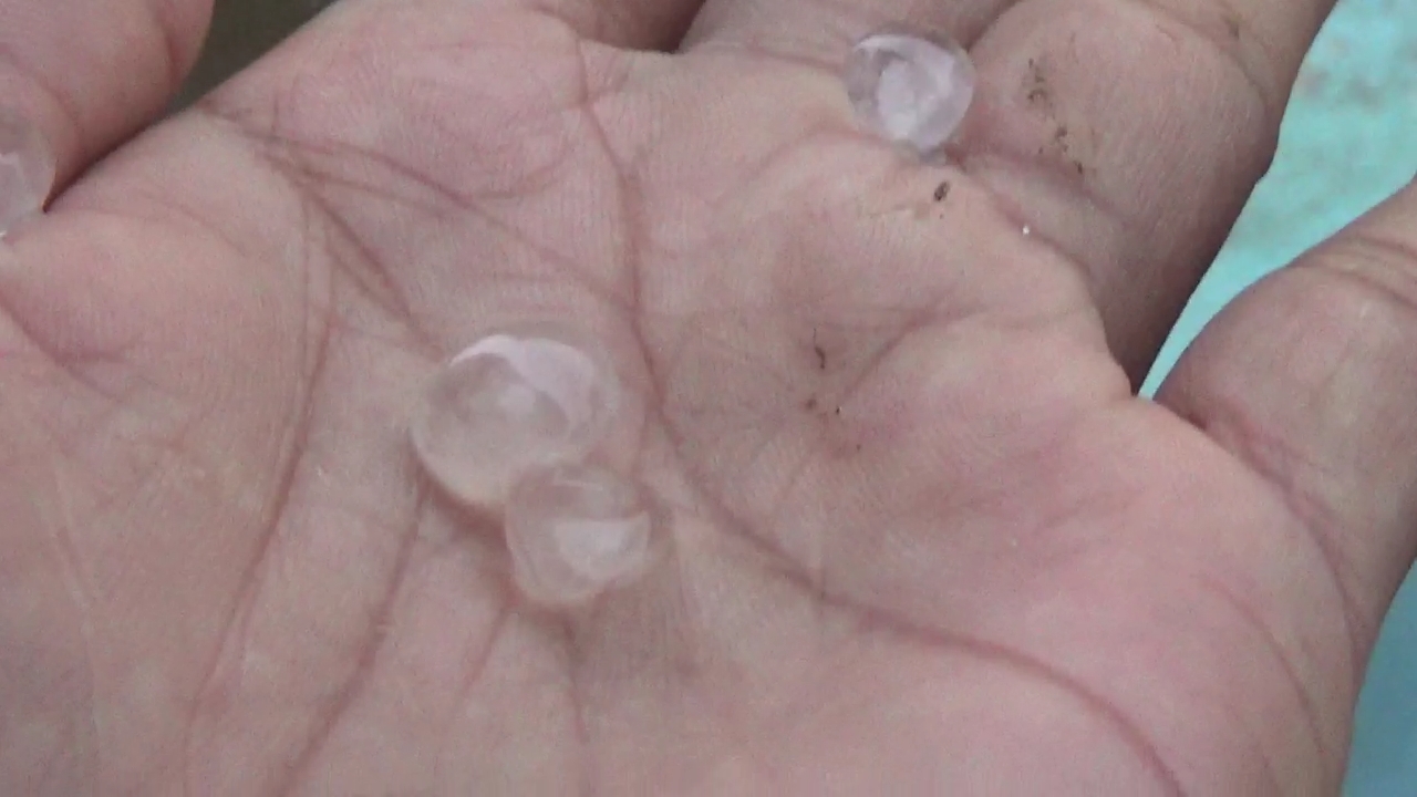 Hujan Es dan Puting Beliung Terjadi di Cingkariang Agam