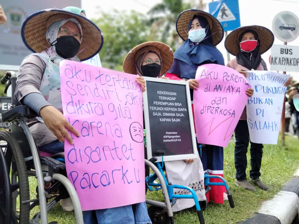Aksi Diam Jaringan Peduli Perempuan di Padang, Minta RUU PKS Segera Disahkan