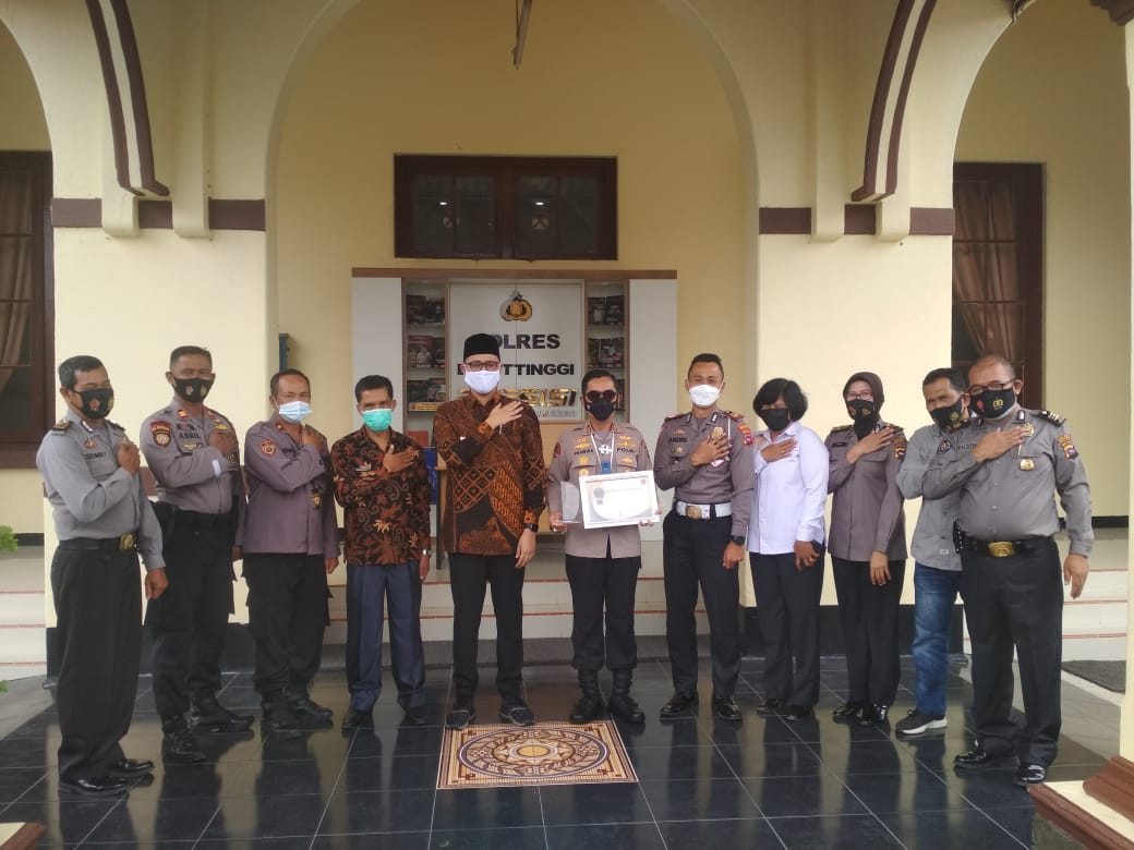 Polres Bukittinggi Terima Penghargaan Pelayanan Publik