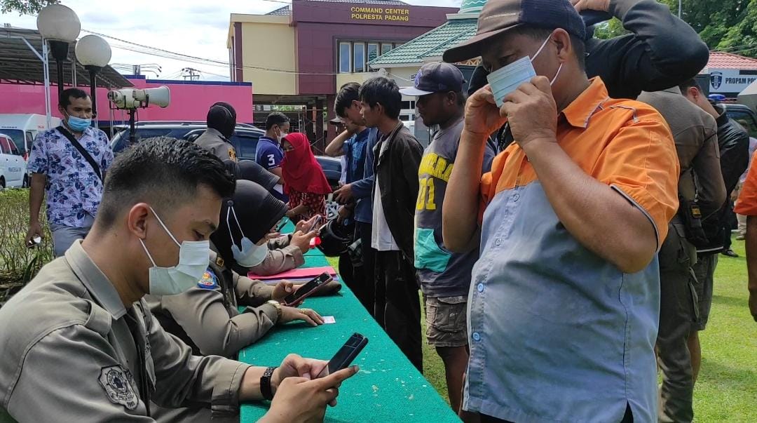 300 Orang Terjaring Razia di Padang Karena Tak Pakai Masker