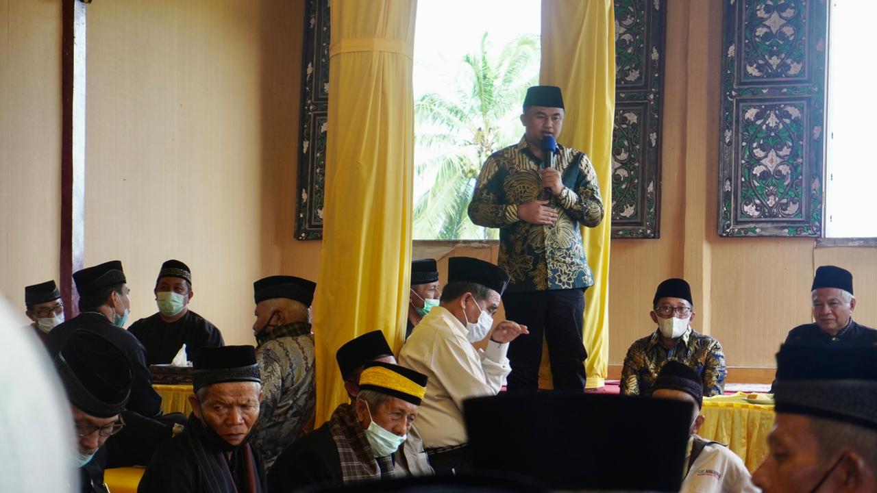 Sutan Riska Dikukuhkan Menjadi Ketua Harian Lembaga Tinggi Pucuk Adat Alam Minangkabau