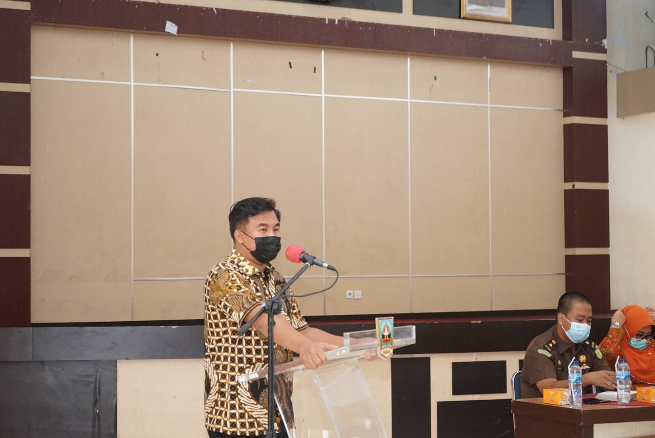 Bupati Dharmasraya Pimpin Rapat Evaluasi Penanganan Covid-19