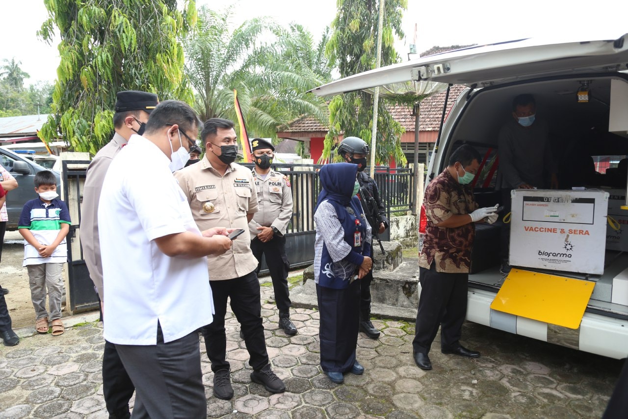 Dikawal Ketat, 3 Ribu Vaksin Sinovac Tiba di Dharmasraya