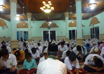 Kegiatan Pesantren Ramadan di salah satu masjid di Kota Padang beberapa tahun yang lalu. (foto: Wista Yuki)