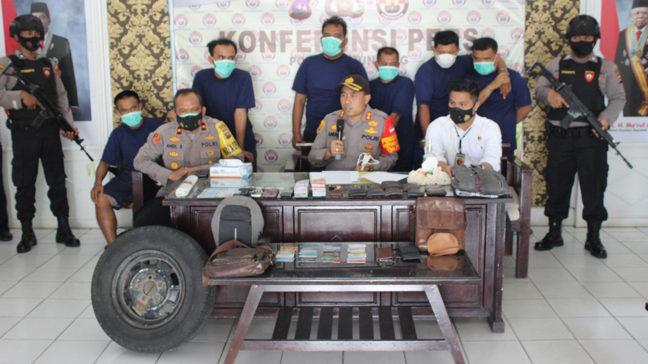 Polisi Ringkus 6 Pelaku Pencurian Modus Gembos Ban dan Pecah Kaca Mobil di Sijunjung