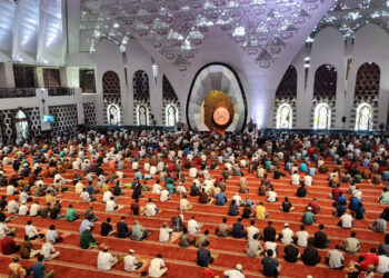 Ilustrasi salat berjemaah di Masjid (foto: Andri/langgam.id)