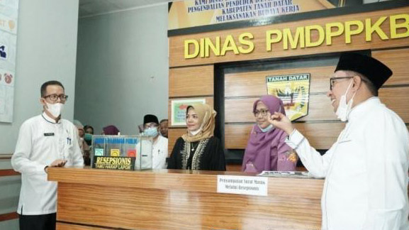 Sidak ke Kantor Dinas, Bupati Tanah Datar Ingatkan Jam Kerja Saat Puasa