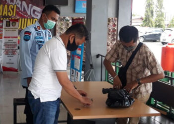 Penemuan sabu dalam kantong kresek di Rutan Anak Air Padang. (Dok. Rutan Anak Air Padang)