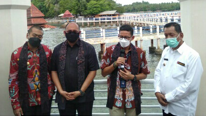 sandiaga pantai carocok