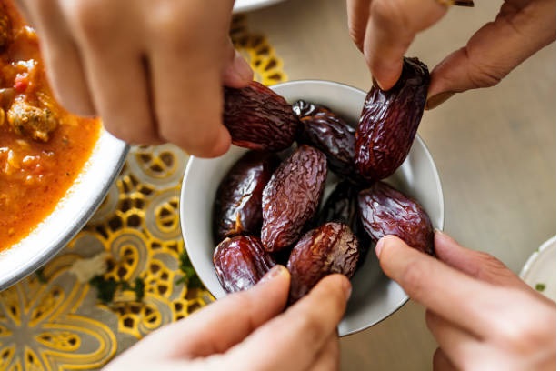 Tubuh memerlukan energi yang cukup agar bisa menjalani aktivitas sehari-hari dengan optimal selama berpuasa. Oleh karena itu, penting bagi