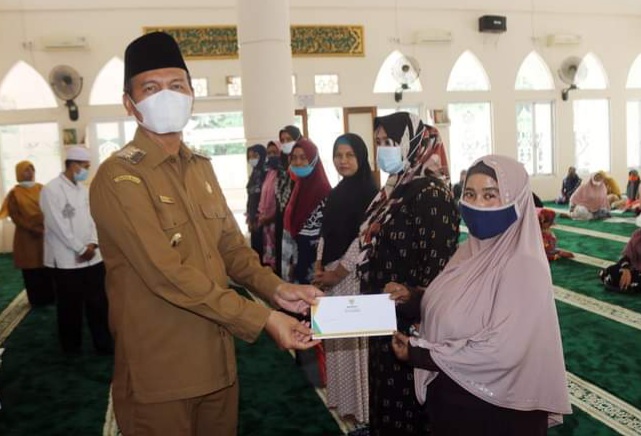 Tekan Angka Kemiskinan, 60 Pelaku Ekonomi Produktif di Pariaman Terima Bantuan