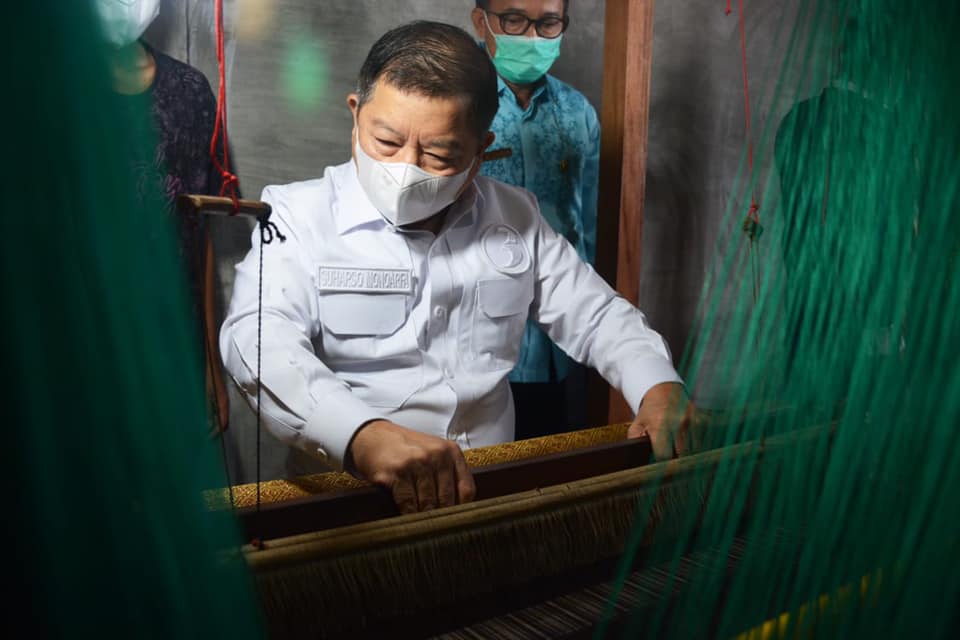 Pengrajin Songket Pandai Sikek Butuh Bantuan Alat Tenun Bukan Mesin Modifikasi