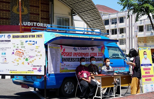 Bantu Peserta Cari Lokasi UTBK, UNP Operasikan Mobile Posko Informasi