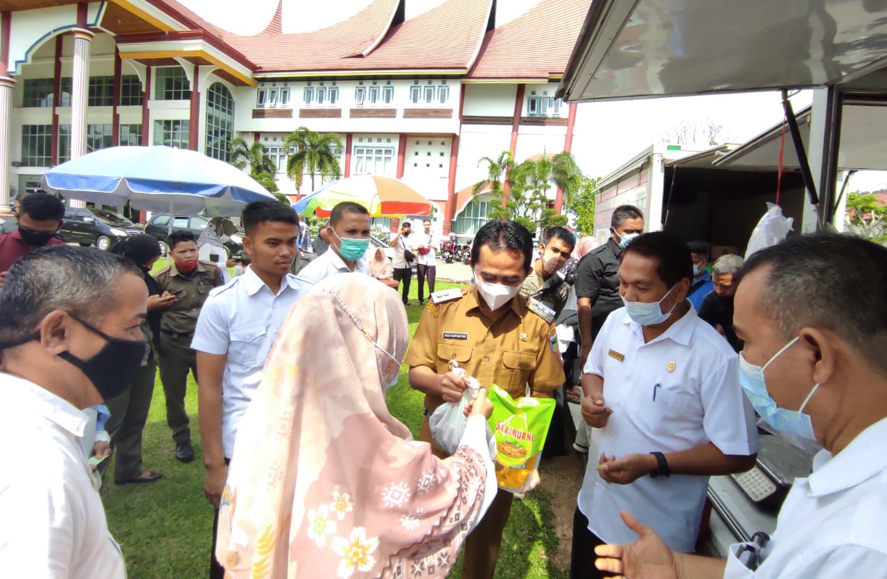 Pemkab Pessel Adakan Pangan Murah Bagi Pegawai Honorer dan Sukarela