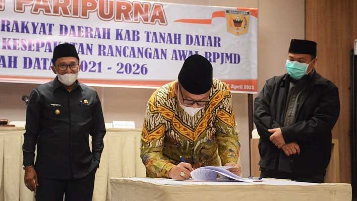 Bupati dan DPRD Sepakati Rancangan Awal RPJMD Tanah Datar