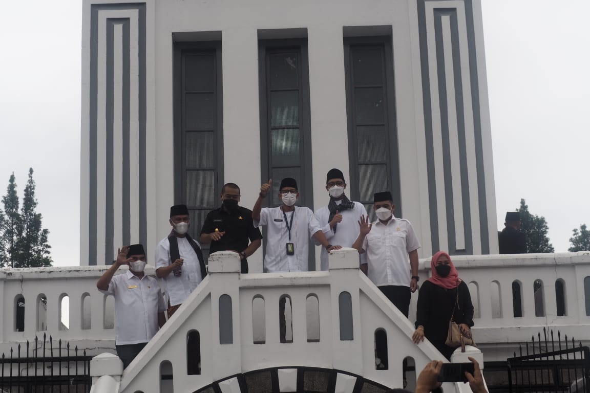 Kunjungi Jam Gadang Bukittinggi, Ini Kata Sandiaga Uno