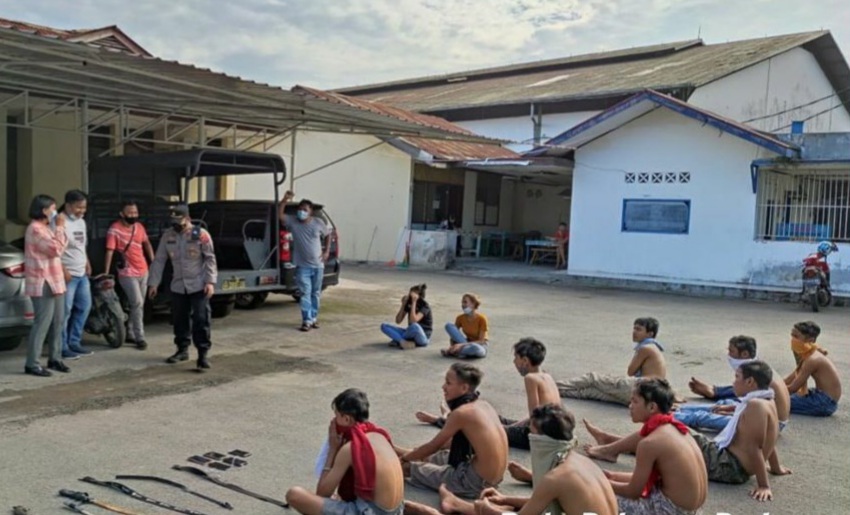 Bekuk Belasan Remaja Pelaku Tawuran di Padang, Polisi Temukan Senjata Tajam