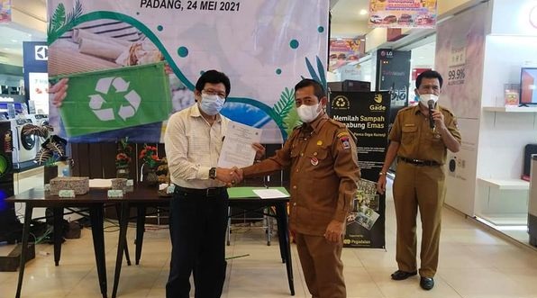 DLH Padang Pasarkan Produk Daur Ulang Sampah di Mall dan Swalayan