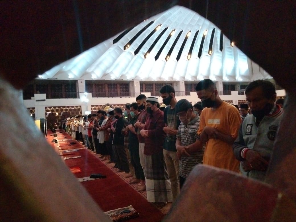 Salat Gerhana di Masjid Raya Sumbar