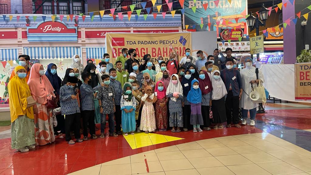 TDA Padang Ajak 50 Anak Yatim Berbelanja Kebutuhan Lebaran di Transmart