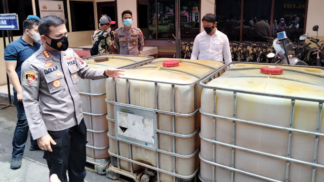 Penjual Pertalite Oplosan di Padang Ditangkap, Bahan Didapat dari Palembang