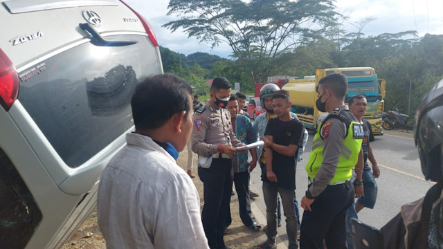 Kronologi Minibus Terjungkal Masuk Got di Jalur Solok-Padang