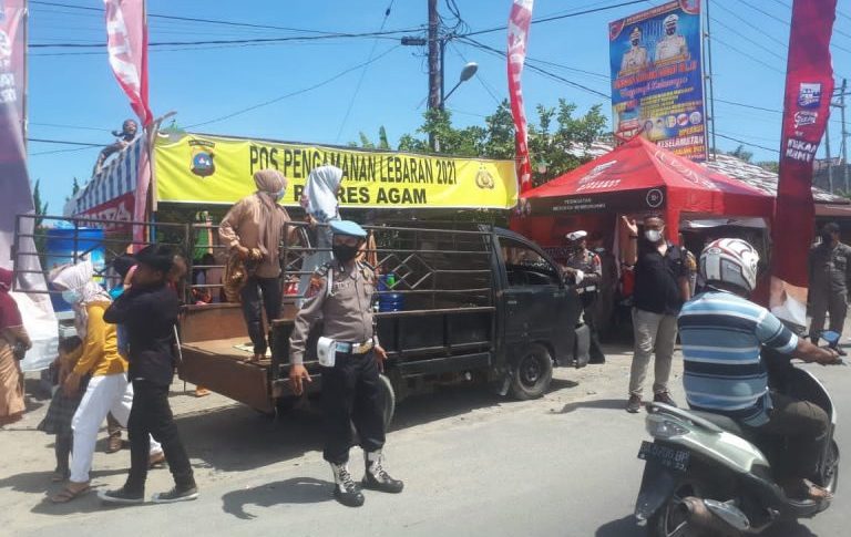 Operasi Yustisi Libur Lebaran, Polres Agam Minta Mobil Pikap Bawa Penumpang Putar Balik