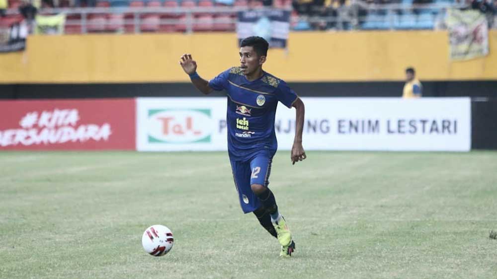 Bek Asal Maluku Risman Maidullah Perkuat Barisan Pertahanan Semen Padang FC