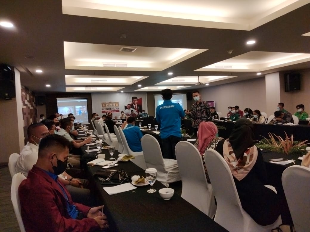 Warga Sumbar Sampaikan Berbagai Persoalan dalam Diskusi KSP Mendengar