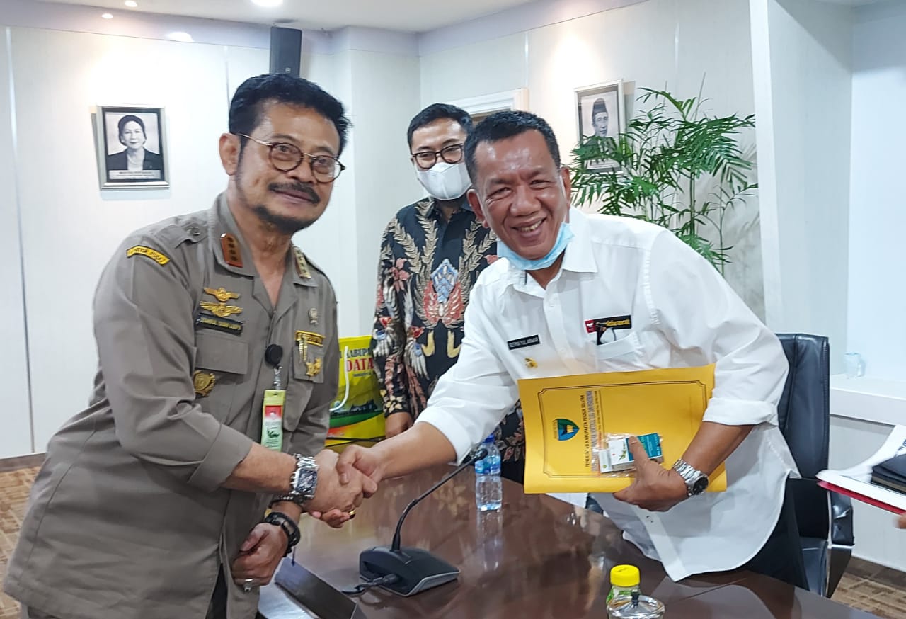 Bupati-Menteri Pertanian Bahas Irigasi Sawah Tadah Hujan di Pessel