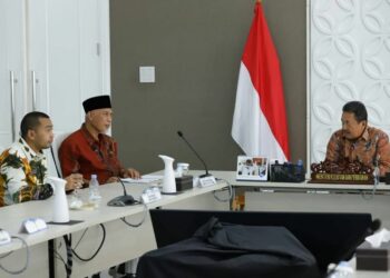 Gubernur Sumbar Mahyeldi dan Wagub Audy Joinaldy bertemu Menteri Kelautan dan Perikanan Sakti Wahyu Trenggono. (foto: IG Mahyeldi)