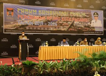 Pemko gelar Forum Konsultasi Publik Perubahan RPJMD Kota Padang Tahun 2019-2024. (foto: Pemko Padang)