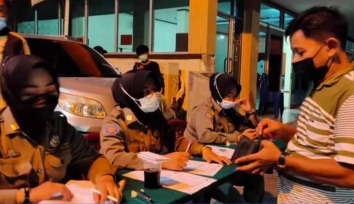 Langgar Prokes, Puluhan Warga yang Terjaring Razia di Padang Didenda