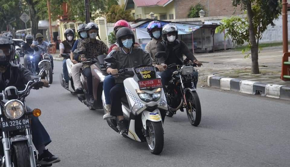 Dengan Sepeda Motor, Wali Kota Padang Tinjau Sejumlah Poskotis Lebaran