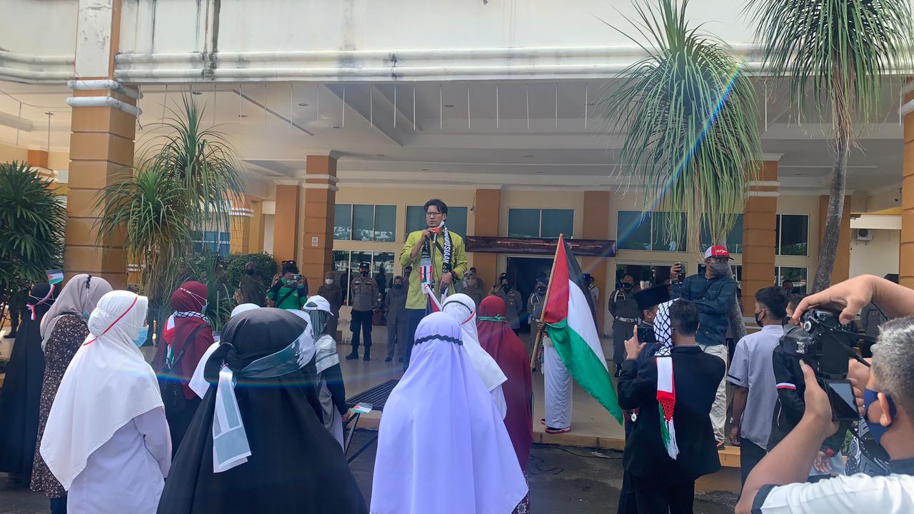 Warga dan Lintas Organisasi di Pasbar Kumpulan Uang Ratusan Juta untuk Palestina