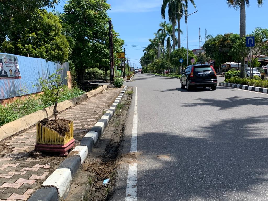 6 Pot Bunga Penghias Trotoar di Jalan Raden Saleh Padang Dirusak OTK
