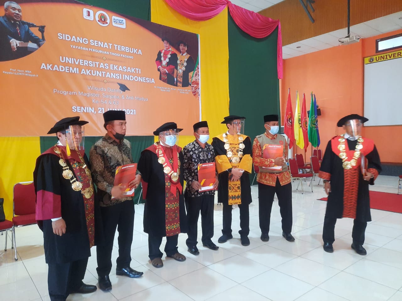 1.203 Orang Diwisuda, Lulusan Unes Padang Diharapkan Mampu Bawa Perubahan