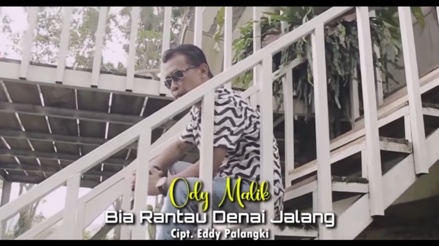 Lirik dan Makna Lagu Minang "Bia Rantau Den Jalang"