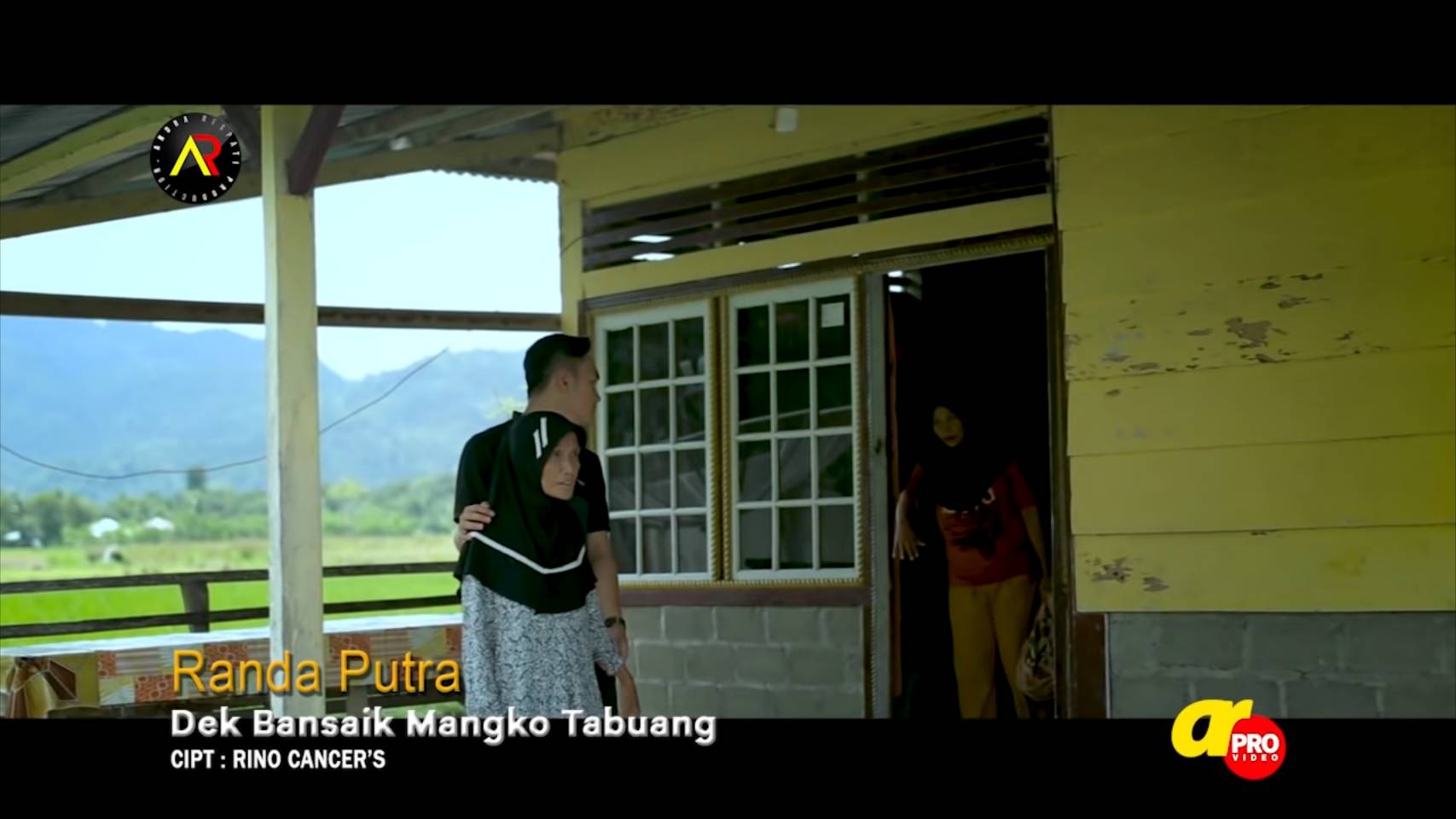 Lirik dan Makna Lagu Minang "Dek Bansaik Mangko Tabuang"