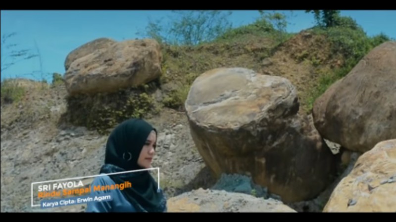 Lirik dan Makna  Lagu Minang "Rindu Sampai Manangih"