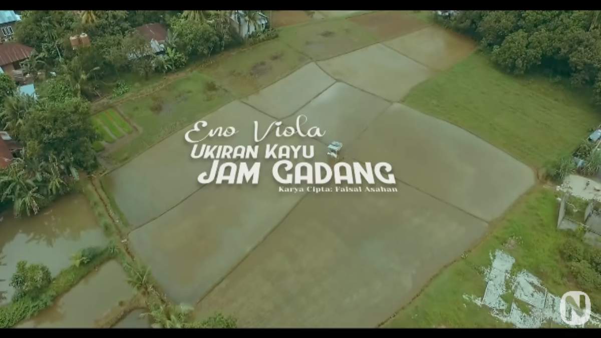 Lirik dan Makna Lagu Minang "Ukiran Kayu Jam Gadang"