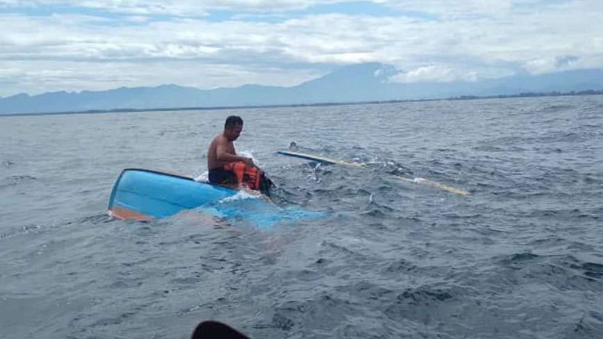 Dilaporkan Hilang, Nelayan Padang Pariaman Ditemukan Selamat dengan Perahu Terbalik