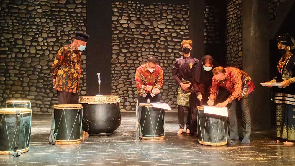 Gubernur Resmikan Yayasan Pusat Kebudayaan Minangkabau di Ladang Tari Nan Jombang