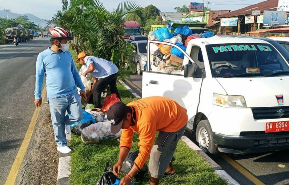 Kepala DLH Kota Padang, Fadelan Fitra Masta mengungkapkan bahwa memasuki musim buah-buahan saat ini, volume sampah di daerah