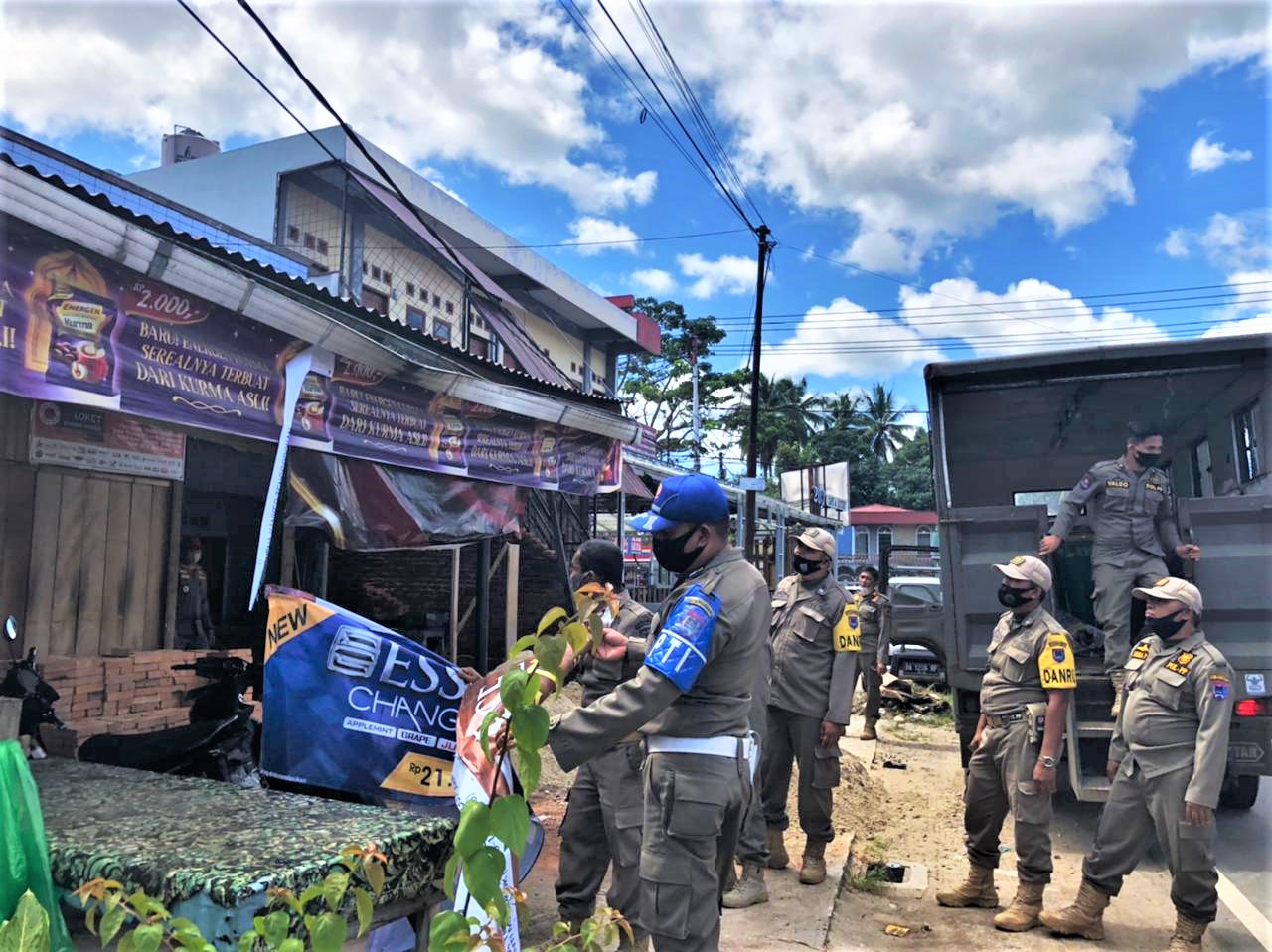 Tegakkan Perda, Dinkes dan Satpol PP Tertibkan Iklan Rokok di Payakumbuh