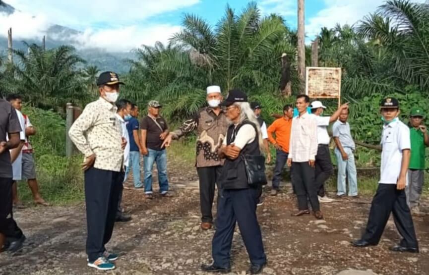 Akses Bawa Hasil Pertanian, Warga Jorong Giri Maju Pasbar Minta Jalan Diperbaiki