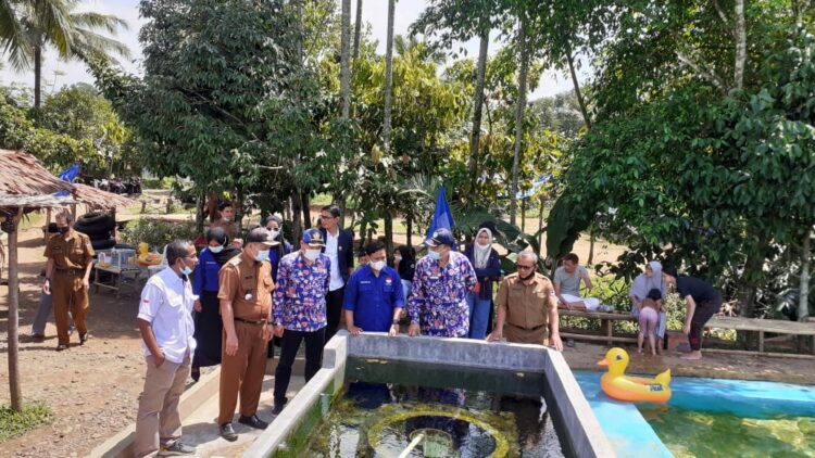 Tim provinsi melakukan penilaian ke Karang Taruna Sopan Santun Kelurahan Balai Jariang, Kecamatan Payakumbuh Timur beberapa waktu lalu. (foto: Pemko Payakumbuh)